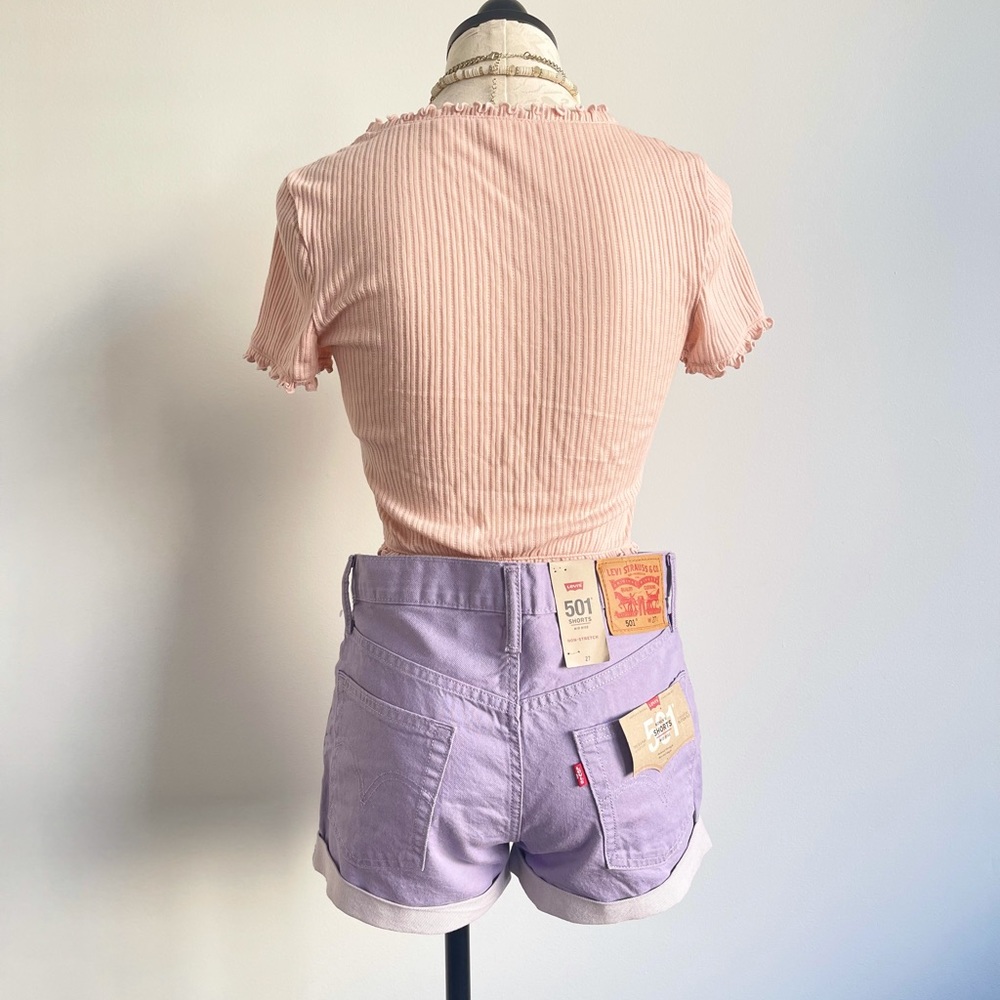 ❌❌SOLD!❌DO NOT BUY!❌❌Levi’s Denim Lilac Cuffed Mid-Rise Shorts - Picture 4 of 10